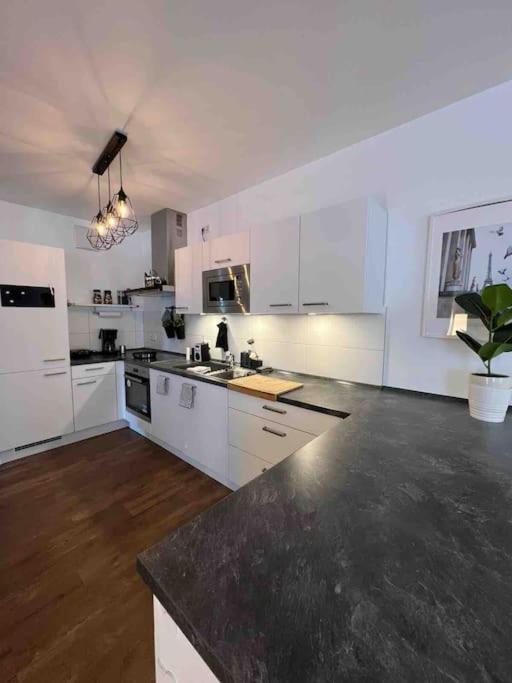 Moderne Wohnung Mit 4 Betten Μπόχουμ Εξωτερικό φωτογραφία